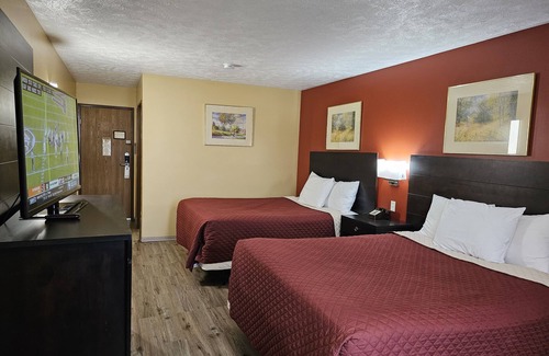 Fort Scott Hotel | Budgetel Inn and Suites: Family-Friendly with Great Amenities