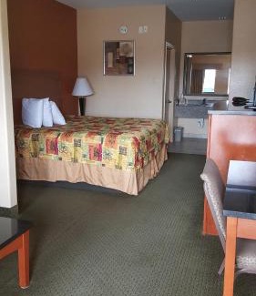 Hearne Hotel | Budgetel Inn and Suites: Family-Friendly Comfort Awaits