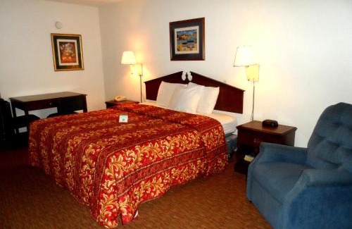 Nassau Bay Hotel | Affordable Comfort at Budgetel Inn Houston/Nasa with Pool