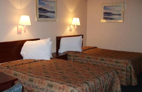 Columbus Hotel | Affordable Stay at Budgetel Inn & Suites with Great Amenities