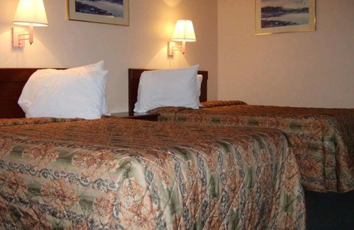 Columbus Hotel | Affordable Stay at Budgetel Inn & Suites with Great Amenities