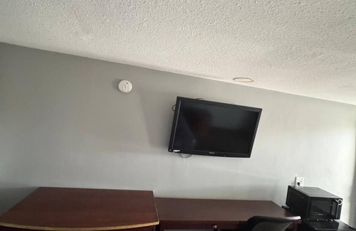 Columbus Hotel | Affordable Comfort at Budgetel Inn & Suites with Breakfast