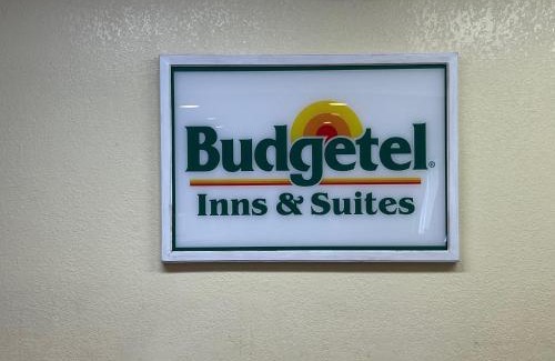 Fairfield Hotel | Pet-Friendly Comfort at Budgetel Inns & Suites