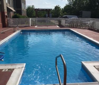 Fairfield Hotel | Pet-Friendly Comfort at Budgetel Inns & Suites