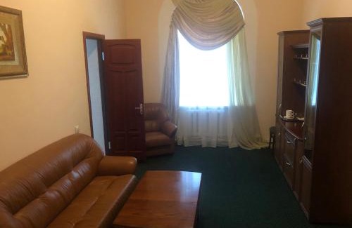 Oleksandriya Hotel | Budget-Friendly Stay at Budynok Pyschevycha - Rated 9/10
