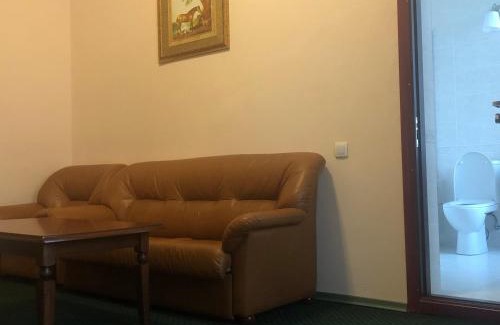 Oleksandriya Hotel | Budget-Friendly Stay at Budynok Pyschevycha - Rated 9/10