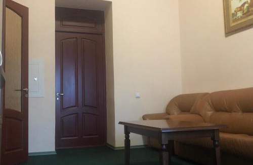Oleksandriya Hotel | Budget-Friendly Stay at Budynok Pyschevycha - Rated 9/10