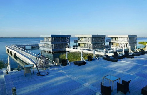 Pribrezhnyy Hotel | Inviting Buen Retiro: Pet-Friendly Oasis with Ocean Views