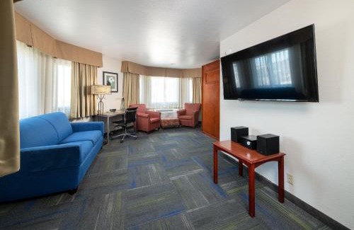 Cow Hollow Hotel | Comfortable Stay at Buena Vista Motor Inn - Family Friendly