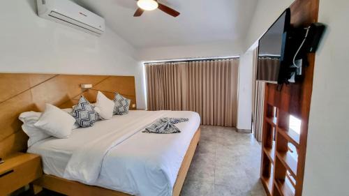 Buenavista Hotel | Buena Vista Oceanfront Resort with Hot Springs & Spa