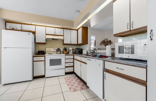 Buena Ventura Lakes House | Inviting BUENAVENTURA LAKES Home with Pool in Private Oasis