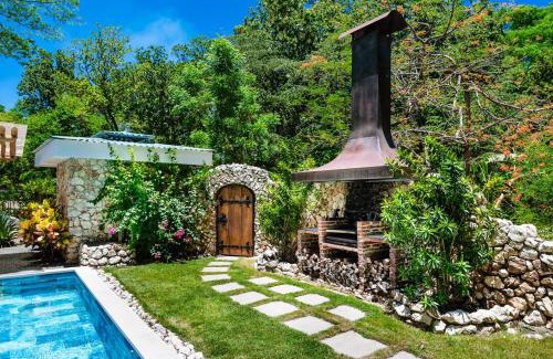 Potrero Apartment | Discover a Hidden 2BR Gem with Pool and Family Amenities