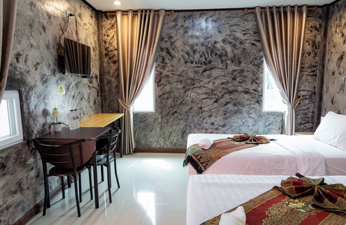 Bung Khong Long Resort | Discover Buengngarm Resort: Family-Friendly Getaway Awaits