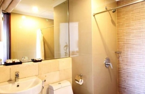 Kalasan Hotel | Relaxing Stay at Bueno Colombo Hotel with Pool & Dining