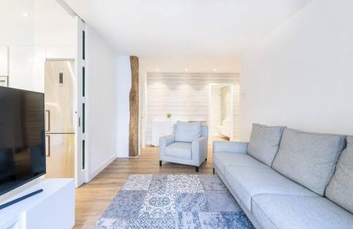 San Sebastian Centro Apartment | BUENPAS: Oceanfront Retreat with Excellent 9.6 Review Score