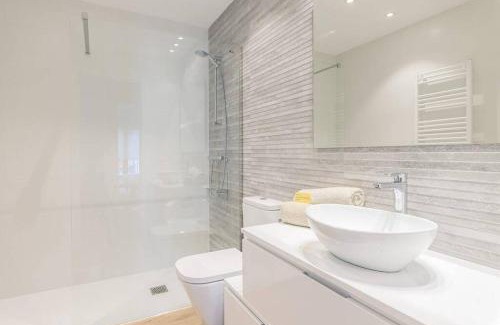 San Sebastian Centro Apartment | BUENPAS: Oceanfront Retreat with Excellent 9.6 Review Score
