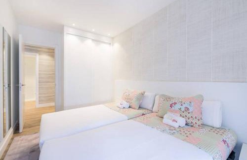 San Sebastian Centro Apartment | BUENPAS: Oceanfront Retreat with Excellent 9.6 Review Score