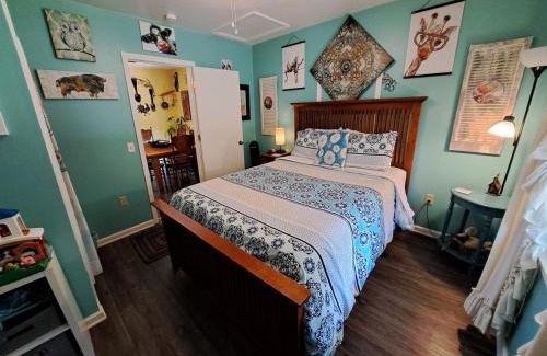 Spottswood House | Relaxing Buffalo Bend 3 BR Escape with Hot Tub