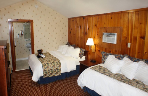 Cody Hotel | Cozy Buffalo Bill Village Cabins with Family-Friendly Amenities