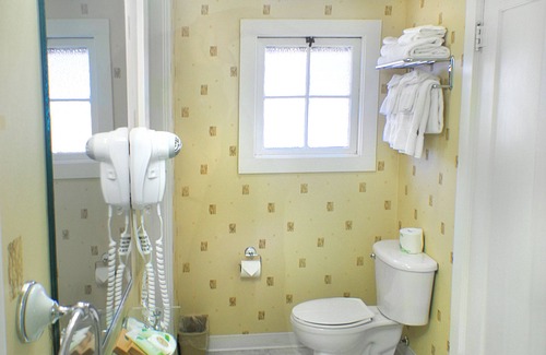 Cody Hotel | Cozy Buffalo Bill Village Cabins with Family-Friendly Amenities