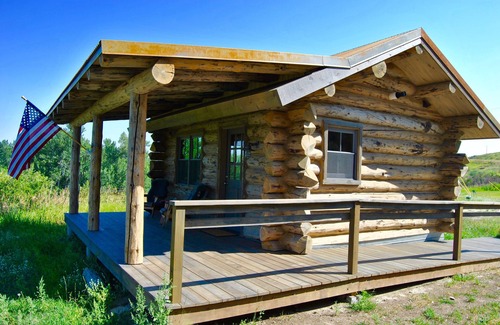 Roberts Cabin | Top-Rated Buffalo Cabin @ Paris Montana® with Pet-Friendly Amenities