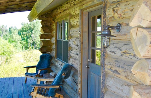 Roberts Cabin | Top-Rated Buffalo Cabin @ Paris Montana® with Pet-Friendly Amenities