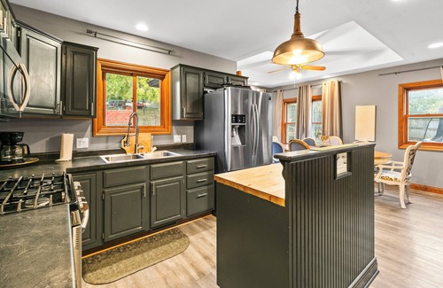 Benson Gardens Villa | Unforgettable Gatherings at Buffalo Hallow: Pools & Retreats