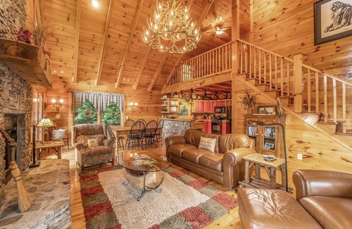 Cherokee Cabin | Experience Buffalo Hollow: Free Train Tours & Lake Views