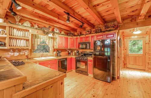 Cherokee Cabin | Experience Buffalo Hollow: Free Train Tours & Lake Views