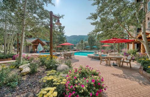 River Run Apartment | Buffalo Lodge: Family Retreat with Pool & Hot Tub