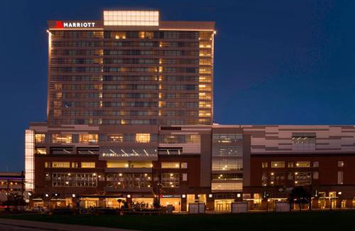 Downtown Buffalo Hotel | Experience Comfort at Buffalo Marriott LECOM HARBORCENTER