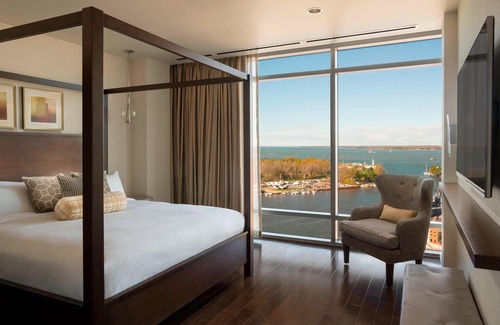 Downtown Buffalo Hotel | Premier Buffalo Marriott at LECOM HARBORCENTER Awaits You