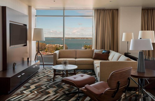 Downtown Buffalo Hotel | Premier Buffalo Marriott at LECOM HARBORCENTER Awaits You