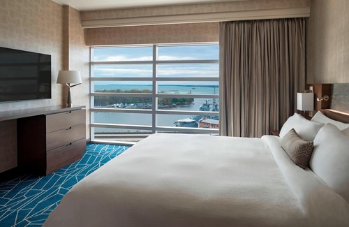 Downtown Buffalo Hotel | Premier Buffalo Marriott at LECOM HARBORCENTER Awaits You