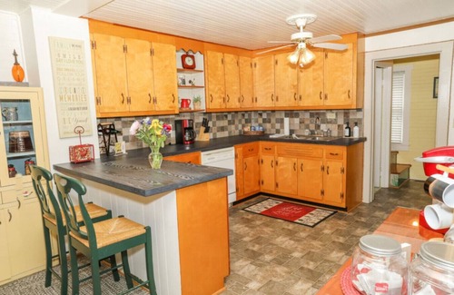 Willis Cottage | Buffalo Mountain Getaway Cottage: Pet-Friendly Farm Retreat