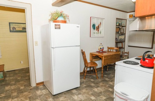 Willis Cottage | Buffalo Mountain Getaway Cottage: Pet-Friendly Farm Retreat