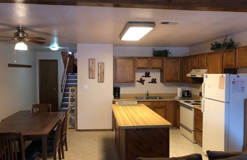 Wildernest Hotel | Buffalo Ridge 2 Bed Loft: Family-Friendly Getaway Awaits