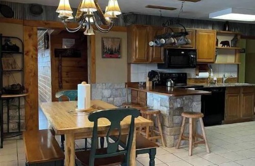 Compton Cabin | Buffalo River Cabin: Private Pool, Hot Tub & Game Room