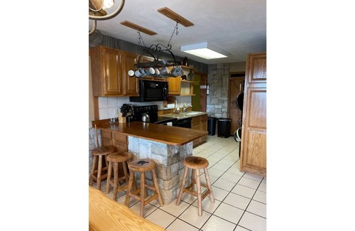 Compton Cabin | Buffalo River Cabin: Private Pool, Hot Tub & Game Room