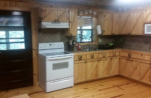 Saint Joe Cabin | Top-Rated Buffalo River Log Cabin with Pool & Pet Amenities