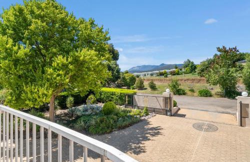 Merriang House | Relax at Buffalo River Retreat with Private Pool & Hot Tub