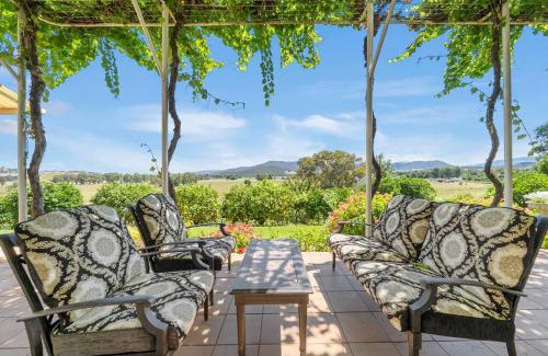 Merriang House | Relax at Buffalo River Retreat with Private Pool & Hot Tub
