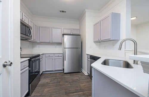 Buford Apartment | Buford Oasis: Family-Friendly Retreat with Pool & Lake Views