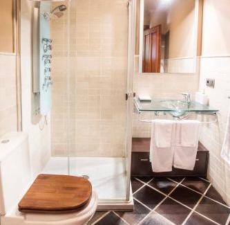 Posada de Llanes Apartment | Family-Friendly Buga II: Pool, Hot Tub & 9/10 Guest Ratings