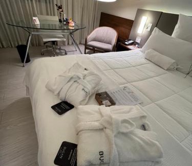 Boa Viagem Hotel | Inviting Bugan Recife Boa Viagem Hotel with Ocean Views