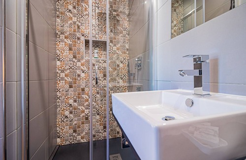 Fornos Bed & Breakfast | Discover Buganvilia do Meco B&B: Pool, Spa & Great Reviews