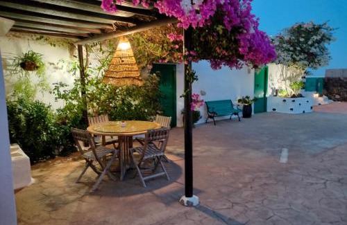Tinajo House | Discover Buganvilla Molino: Guest Rated 9.7, Pet Friendly Stay