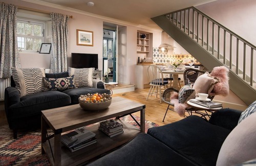 Leitholm Cottage | Cozy BUGHTRIG COTTAGE: Ideal for Families and Pet Lovers