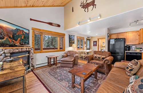 Fall River Estates Condo | Bugle Pointe A04: Family-Friendly Retreat with Spa & Hot Tub