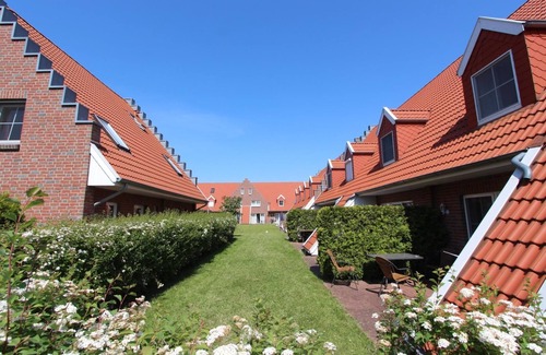 Nordseebad Burhave House | Unforgettable Stay at Seepark Burhave with Oceanfront Pool